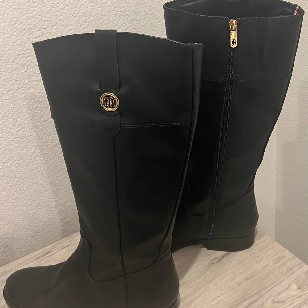 Tommy Hilfiger Black Knee-High Riding Boots Gold Logo | Size 8.5